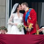 Impazza su Facebook la pagina della "Damigella scoglionata del matrimonio di William e Kate"