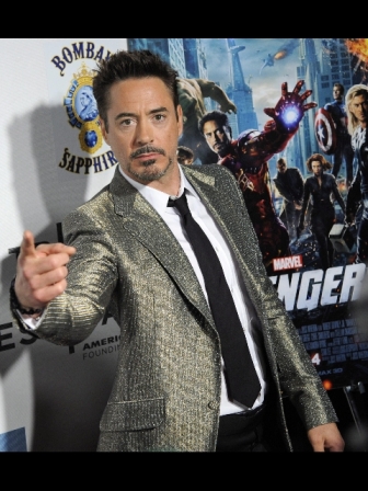 Cinema: gli Avengers travolgono il botteghino