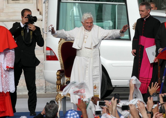 Il Papa in visita a Milano per il family day 2012