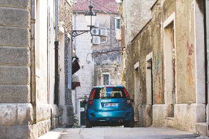 Suzuki Splash si rif&agrave; il trucco e abbassa il prezzo