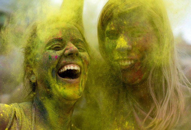 La festa dei colori a Berlino e San Pietroburgo