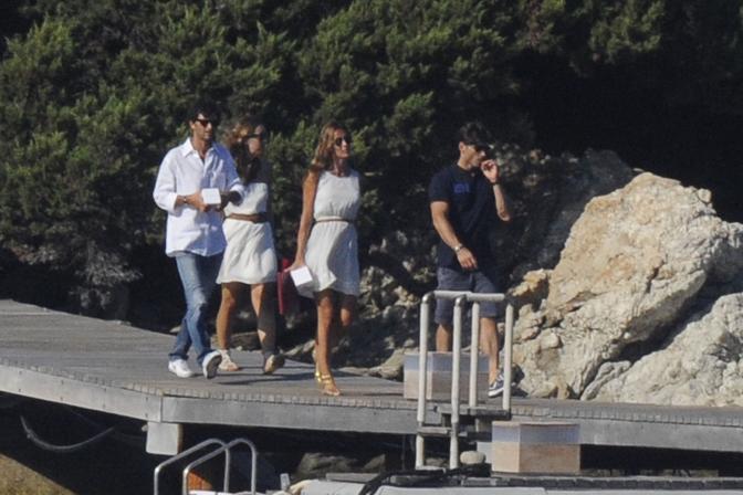 La famiglia Berlusconi "invade" Villa Certosa con gli amici