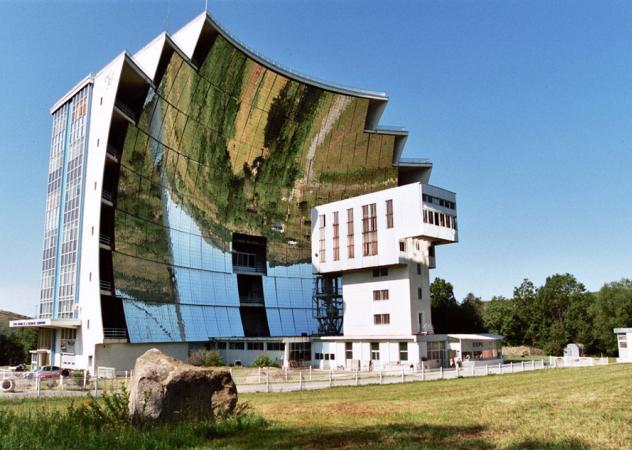 Gli edifici dal design pi&ugrave; strano al mondo che sfidano la forza di gravit&agrave;