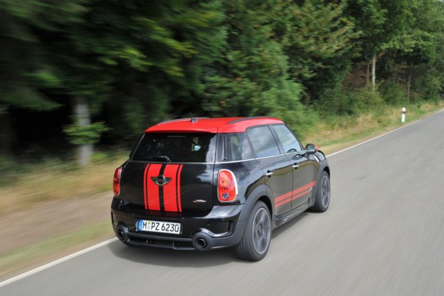 Mini Countryman John Cooper Works, spazio e prestazioni
