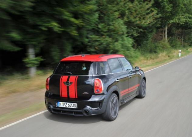 Mini Countryman John Cooper Works, spazio e prestazioni